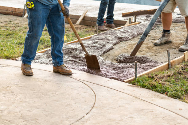 Best Concrete Sidewalk Installation  in Madison, MN